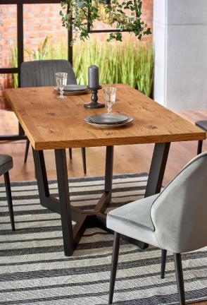 Blagovaonski stol .Zika